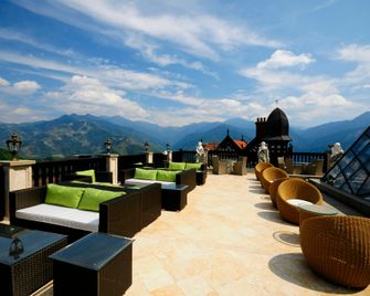 The Old England Manor - Ren-ai Township - Balcony
