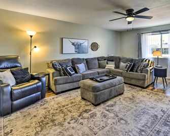 Family-Friendly Chandler Home Near Downtown! - Chandler - Living room