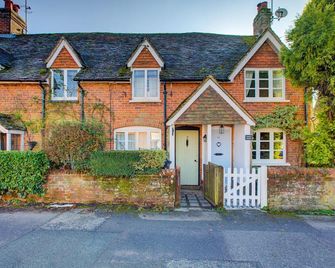 Sweet Briar - Fleet - Budova