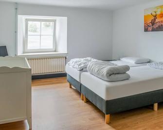 Modern Holiday Home Near Ravel Cycling Paths in Saint Vith - Sankt Vith - Спальня