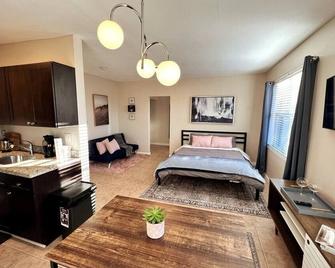 King bed Free Parking & Wi-fi near Wynwood! - Miami - Bedroom