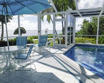 The Pools #1- the Luxury Beachfront Hideaway with Private Pool - Bodden Town - Havuz