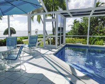 The Pools #1- the Luxury Beachfront Hideaway with Private Pool - Bodden Town - Havuz