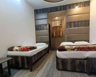 Hotel Broadway Colaba - Mumbai - Bedroom