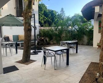 Cosy Guest House Sous le Badamier - Grand Baie - Terasa