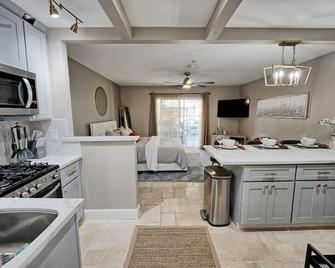 Newly Remodeled Studio in Livermore with Hot Tub - Livermore - Cocina