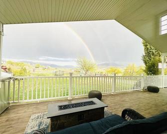 Private Ranch, Spa, Sauna, Theater, Double Pickleball Courts, Skiing Nearby! - Lehi - Balcony