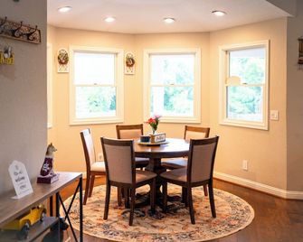 Mount Olive Ranch - West Columbia - Comedor