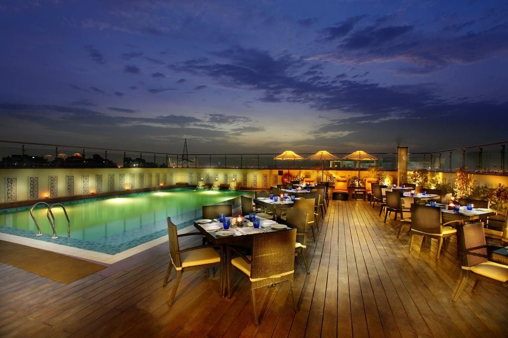 Mahagun Sarovar Portico Suites Ghaziabad - Ghaziabad - Restaurant