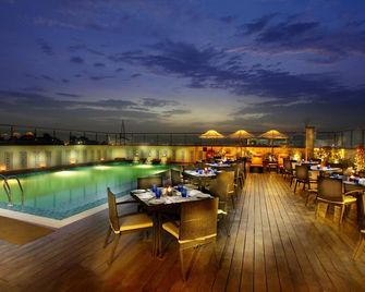 Mahagun Sarovar Portico Suites - Ghāziābād - Εστιατόριο