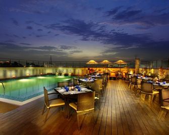 Mahagun Sarovar Portico Suites Ghaziabad - Ghaziabad - Restaurant