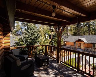 Embers Lodge and Cabins - Big Bear Lake - Parveke