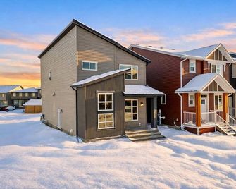 Herron Street - 4BD - A11y Bedroom - Balzac - Building