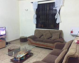 Private Room Mombasa - Mombasa - Sala de estar