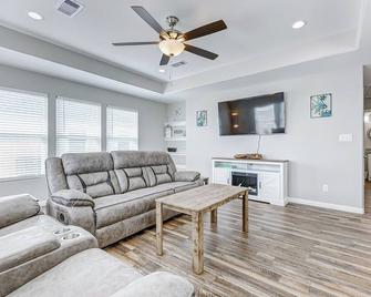 A Quietude - Mention Janice Get 75 Off On Stays Prior To 4-1-2025. - Gilchrist - Living room