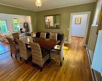 In-Town 5 Bedroom Victorian With Heated Pool - Lubec - Dining room