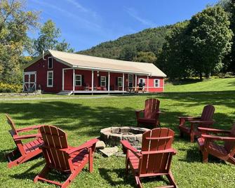 Spring Lodge - Total Renovation, new listing, 20 min to CDP - Richfield Springs - Patio