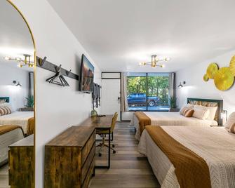 Candlewick Inn and Suites - Eureka Springs - Bedroom