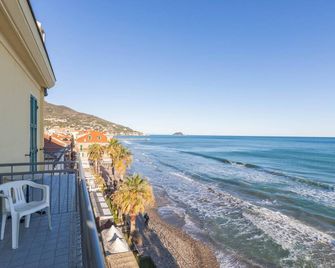 Hotel Danio Lungomare - Alassio - Parveke