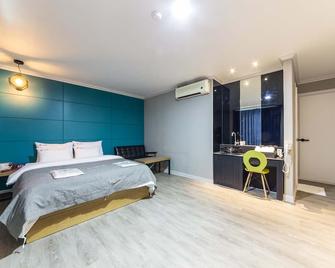 Ost Hotel - Chuncheon - Habitación
