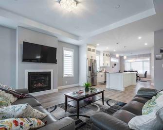 Vel's Villa - Trenton - Wohnzimmer