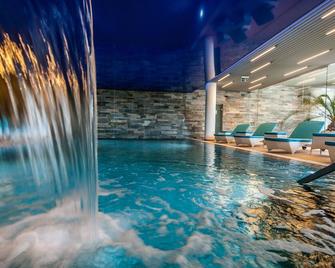 Silver Mountain Resort & Spa - פויאנה ברשוב - בריכה