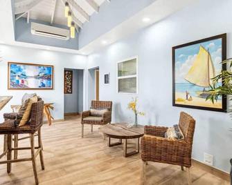 Family Room 5 with AC and Rooftop Pool - Simpson Bay - Sala de estar