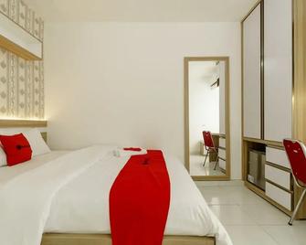 RedDoorz Apartment @ Aeropolis Tangerang - Tangerang City - Bedroom
