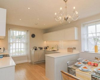 4 The Manor House Hillfield Village - Dartmouth - Kitchen