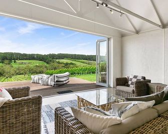 Nafplio Red Hill Vineyard Stunning Views - Red Hill - Living room