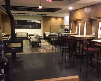 Majesty Villa Dorms - Byblos - Bar