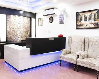 Hotel Max Inn - Bhāgalpur - Front desk