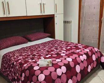 Appartamento Magnolia - Pomezia - Camera da letto