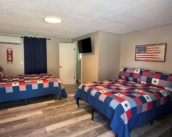 Motel at KY Lake. Stars & Stripes. - Gilbertsville