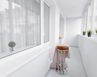 PaulMarie Apartments on Gor'kogo 41 - Babruysk - Balcony