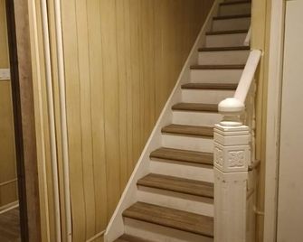 Cozy room with private bathroom in Pottsville PA by Route 61 near Locust Lake - Pottsville - Trappen