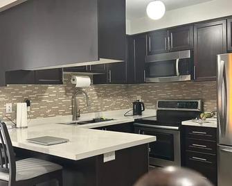 Prestigious One Bedroom in Ajax - Ajax - Kitchen