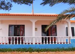 4-bed family villa, 200m from beach | Villa Mary - Porto Santo - Outdoors view