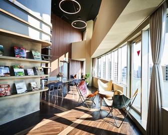 &and Hostel Hommachi East - Osaka - Lounge