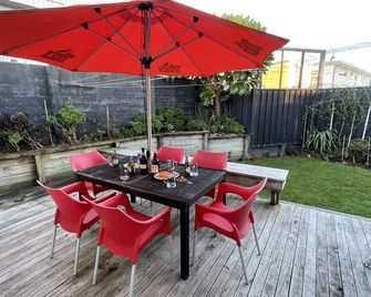 Ocean Front East End Beach House - New Plymouth - Patio