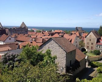 Wisby Jernvägshotell B&B - Visby - Utomhus