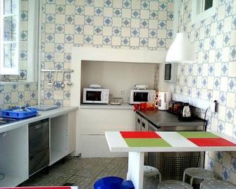 Go Hostel Lisbon - Lisbon - Kitchen