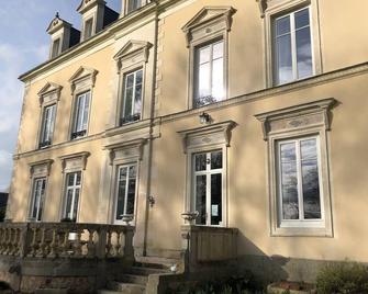 Château XIXe avec parc, chambres spacieuses et petit déjeuner local, proche forêt et cité médiévale - FR-1-410-411 - Sillé-le-Guillaume - Bâtiment