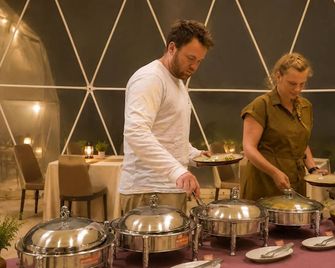 Luxury Desert Camp Oman - Al Wāşil - Buffet