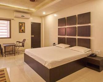 Hotel Krushna Inn - Trimbak - Habitación