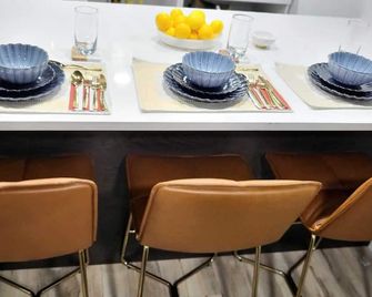 Romantic Hideout 1Bedroom Lower Level - Stamford - Restaurant