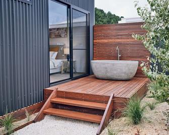 Escape and relax in beautiful Trentham in contemporary bliss! - Trentham - Patio