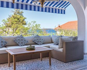 Three-Bedroom Holiday Home In Zaboric - Zaboric - Balcón