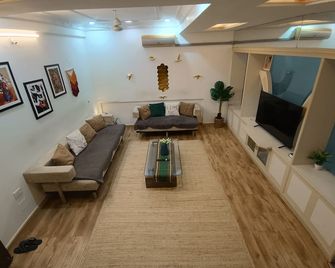 Daisy Duplex - Nagpur - Sala de estar