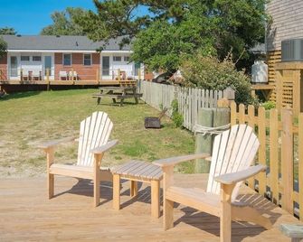 Bluff Shoal Motel - Ocracoke - Patio